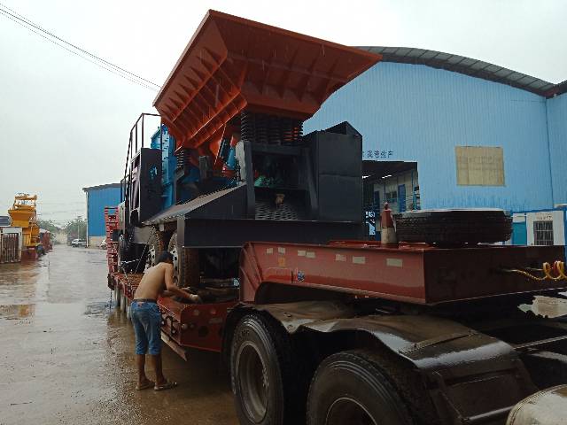 輪胎式移動(dòng)破碎站老板來(lái)提貨啦?。。? /><p><span>輪胎式移動(dòng)破碎站老板來(lái)提貨啦?。?！</span></p></a></li><li><a class=